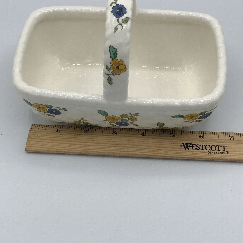 Floral Basket Made in‎ Japan Exclusively for Elizabeth Arden 7x4